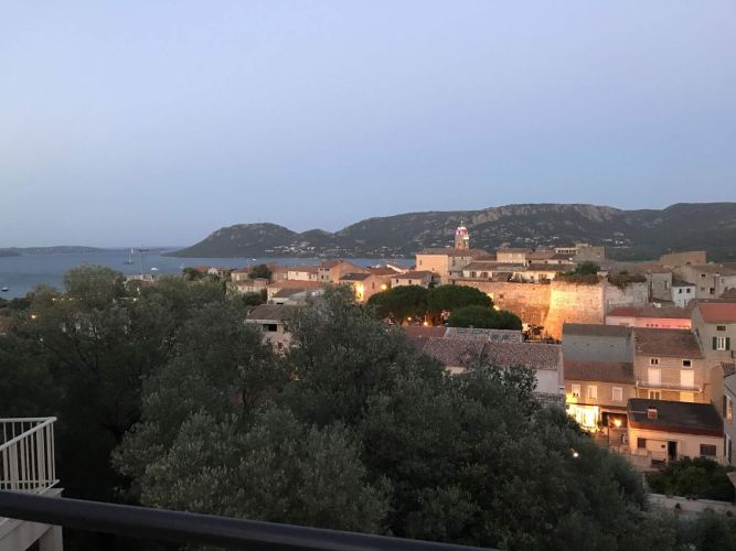 Vue de nuit sur la Golfe de Porto-Vecchio et Centre Ville